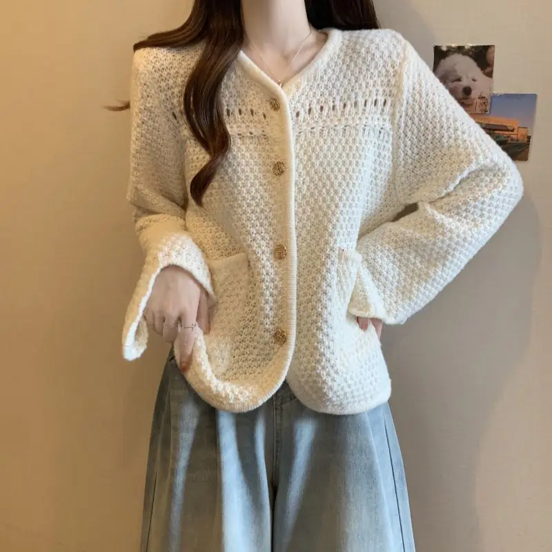 2023 New Women\'s Clothing Long Sleeve V-Neck Knitted Loose Casual All-match Solid Color Button Spliced Sweaters Cardigan