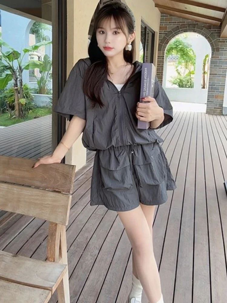 

Крутые быстросохнущие короткие комплекты для женщин, 2 предмета, защита от солнца, повседневные классические летние модные шорты 2025 года, шикарные и элегантные женские шорты