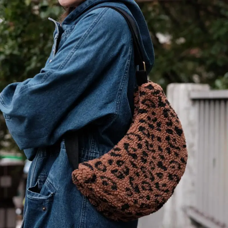 2025 Autumn/winter Casual Versatile Caramel Leopard Pattern Lamb Fleece Plush Adjustable Single Shoulder Crossbody Dumpling Bag