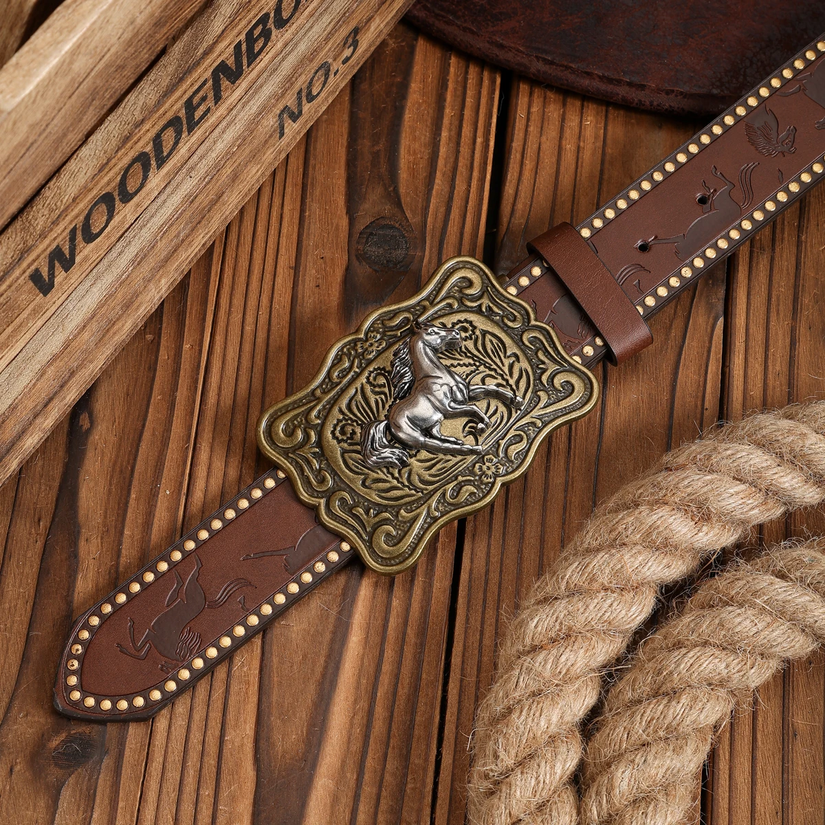 A PU belt suitable for both men and women, combining the style of western denim and retro, is perfect for daily casual outings