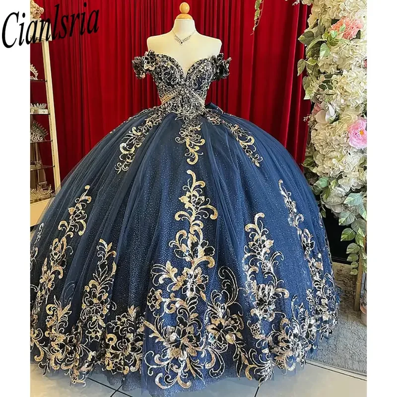 الأزرق الداكن قبالة الكتف فساتين Quinceanera الكرة ثوب الذهب يزين مقوس دانتيل الحلو 15 Años المكسيكي مخصص
