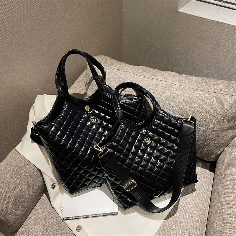 Large Capacity Winter Fashion Design Quilted Bag Shoulder Bag New Solid Handbags Tote Bags For Women Fashion Top Handle Bag