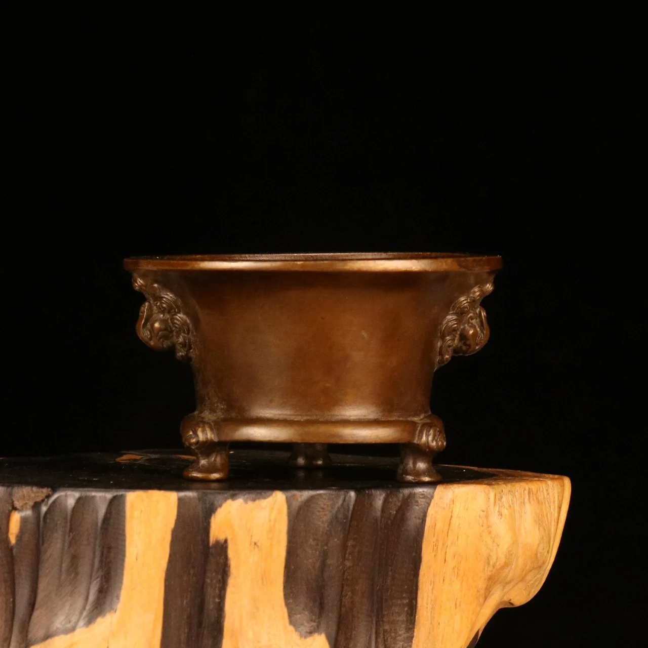 

Three short feet, animal face ears, copper stove, household Qiaosheng incense burner ornament, fine workmanship slurry