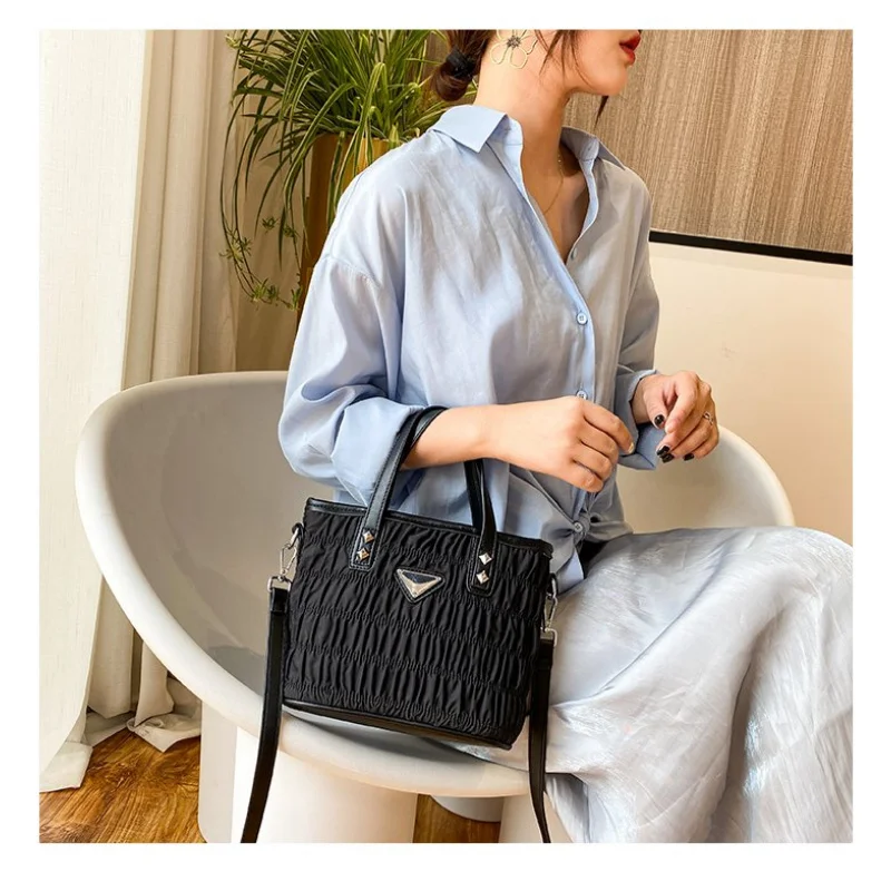 Bolsa de noite feminina com decoração de contas de couro sintético brilhante adequada para eventos de casamento e festas