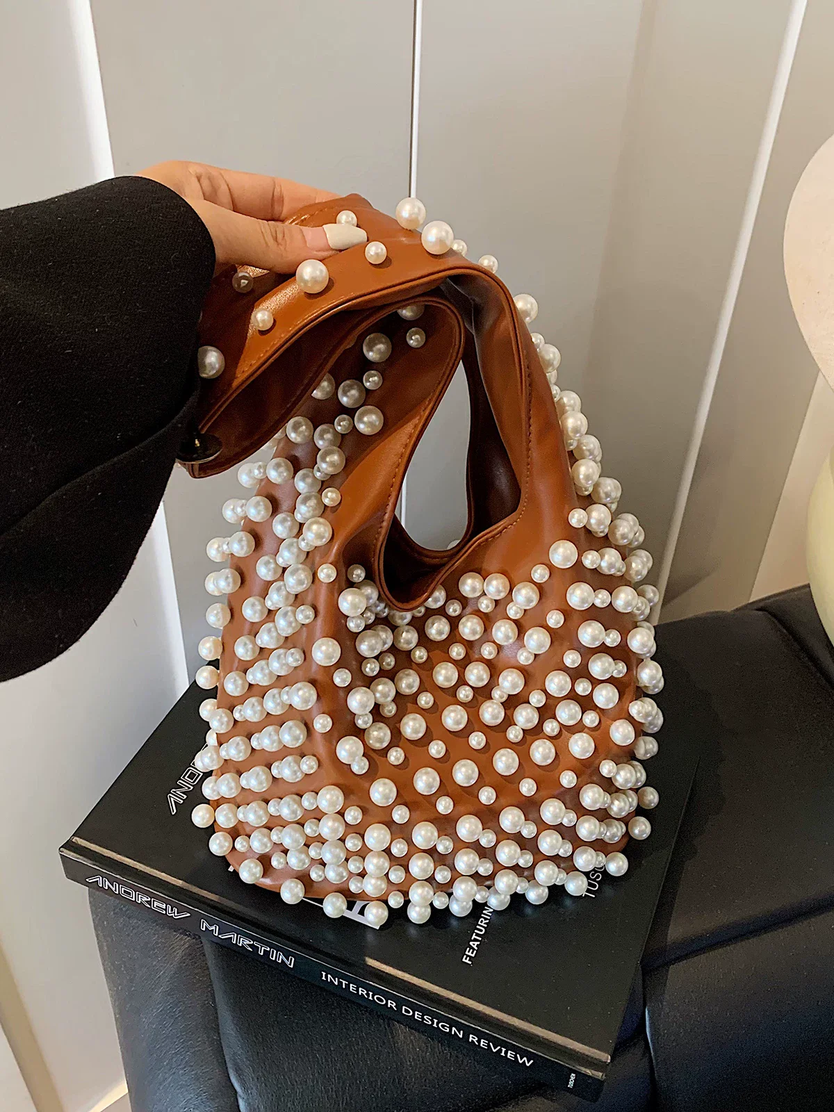 

Special niche pearl bag 2026 new commuting Totes versatile women's single shoulder armpit bag heavy nail pearl bucket bag