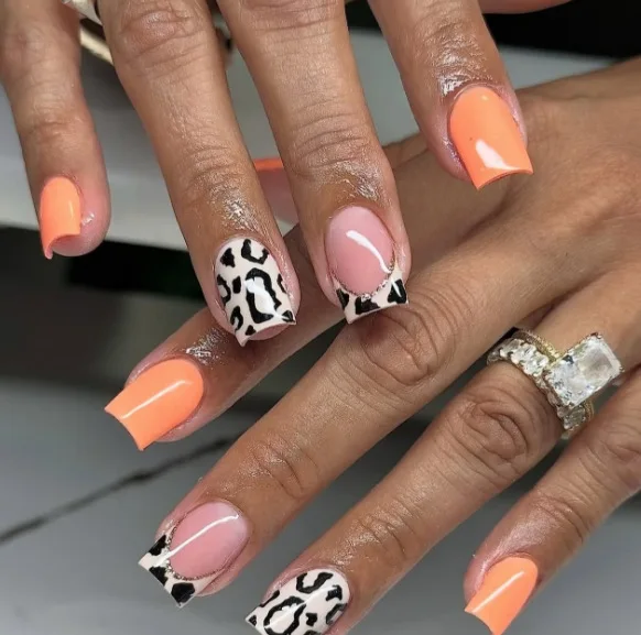 

2026 New Minimalist Nail Art, High-End Fashion Autumn/Winter Cow Print French Glitter Medium Rectangular Wearable Nails