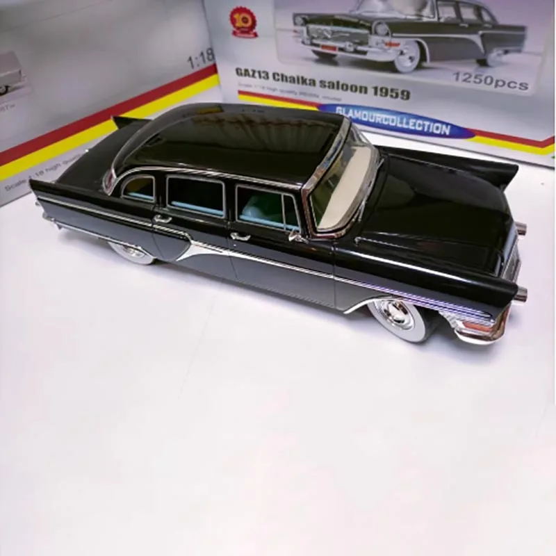 Soviet gaz13チャイカ1/18セダンヴィンテージカー,レジンカーモデル