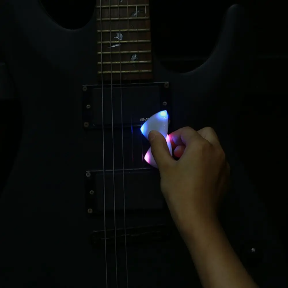 Thickness 0.6mm/0.9mm/1mm Guitar Luminous Picks 3 Colors Food-Grade Plastic LED Lightning Pick 3.5* 3.5cm Touch Glowing Picks