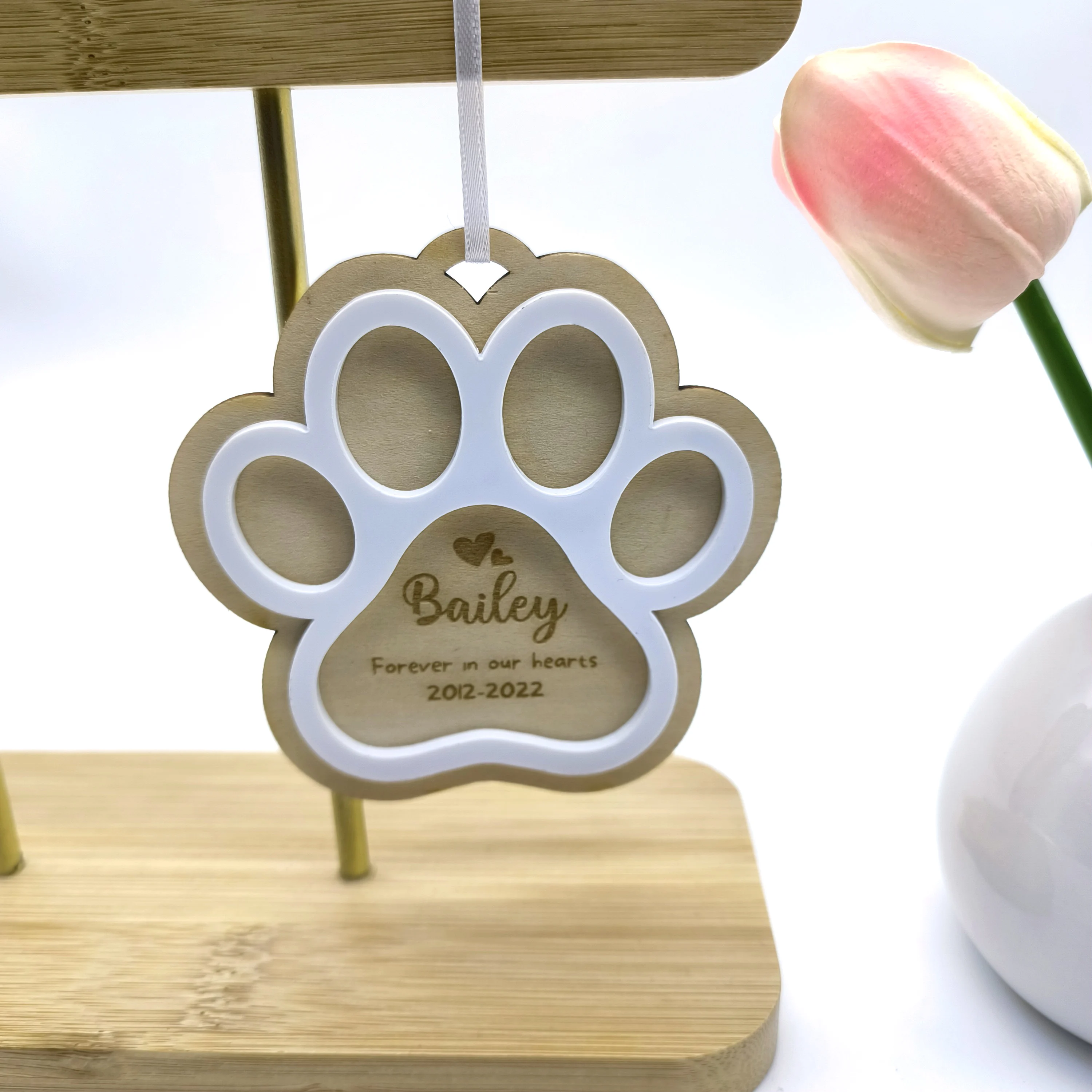 

Customized Paw-shaped Pet Memorial Hanging Ornament, Suitable for Gift Giving or Decoration
