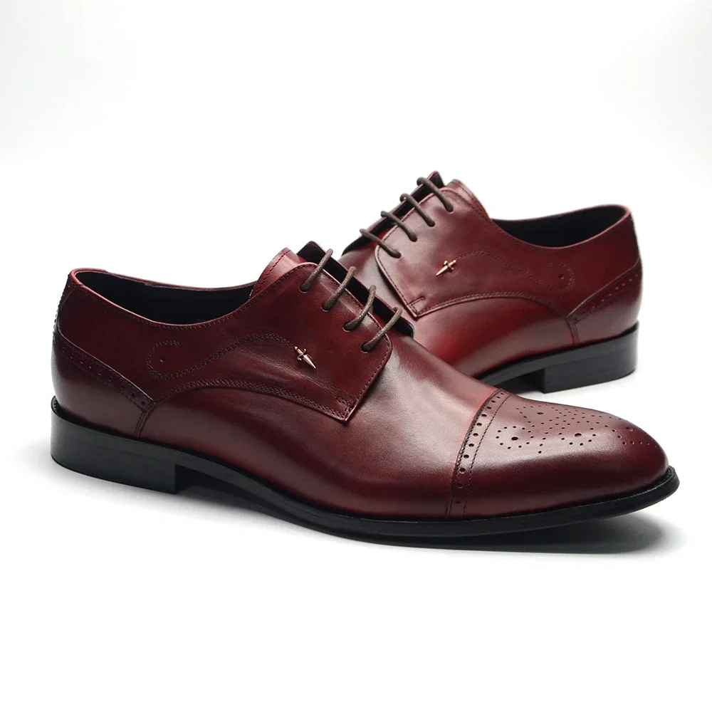 Scarpe derby formali da uomo di lusso italiano Scarpe con punta in vera pelle Brogue Borgogna Nero Stringate Scarpe da sposa da lavoro Uomo