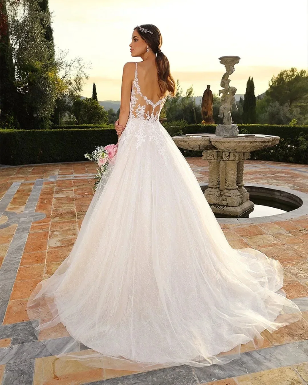 Shiny Tulle Vestidos De Novia  Spaghetti Straps V Neck Lace A Line Wedding Dresses Appliques Vestido De Noiva