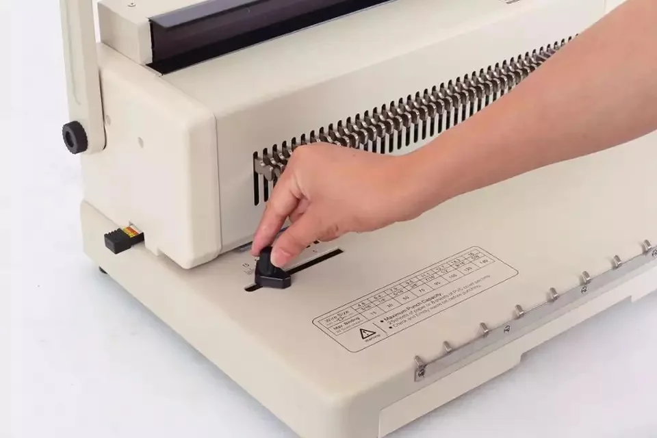 (W25A) Dubbele draadbindmachine gebruikt voor notebook en kalender