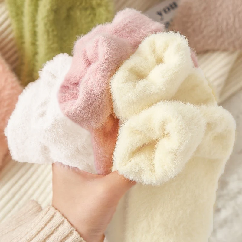 Calcetines cálidos de terciopelo de visón para dormir, medias de tubo medio para otoño e invierno, felpa gruesa, forro polar de Coral, súper suave, Kawaii