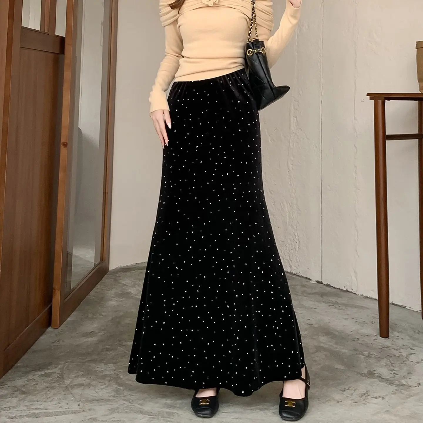 Golden velvet skirt autumn and winter 2025 new high-waisted A-shaped  thin hip  heavy industry hot diamond fishtail skirt