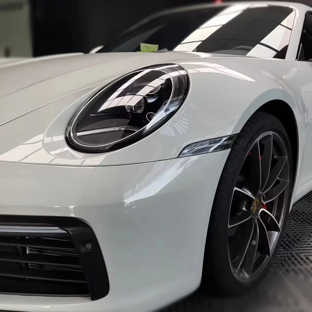 유로마스터 고급 저점착 접착제 PET 라이너 슈퍼 글로스 라이트 그레이 자동차 랩 비닐 풀 바디 컬러 체인지 필름