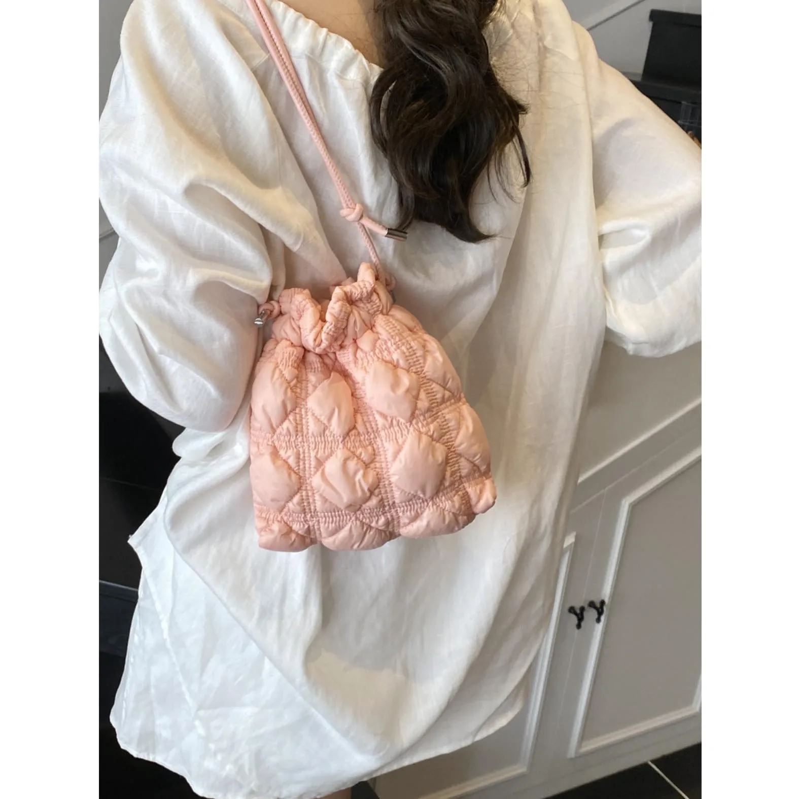 

Drawstring drawstring bucket bag for women, soft nylon fabric single shoulder crossbody bag, lightweight commuting single bag