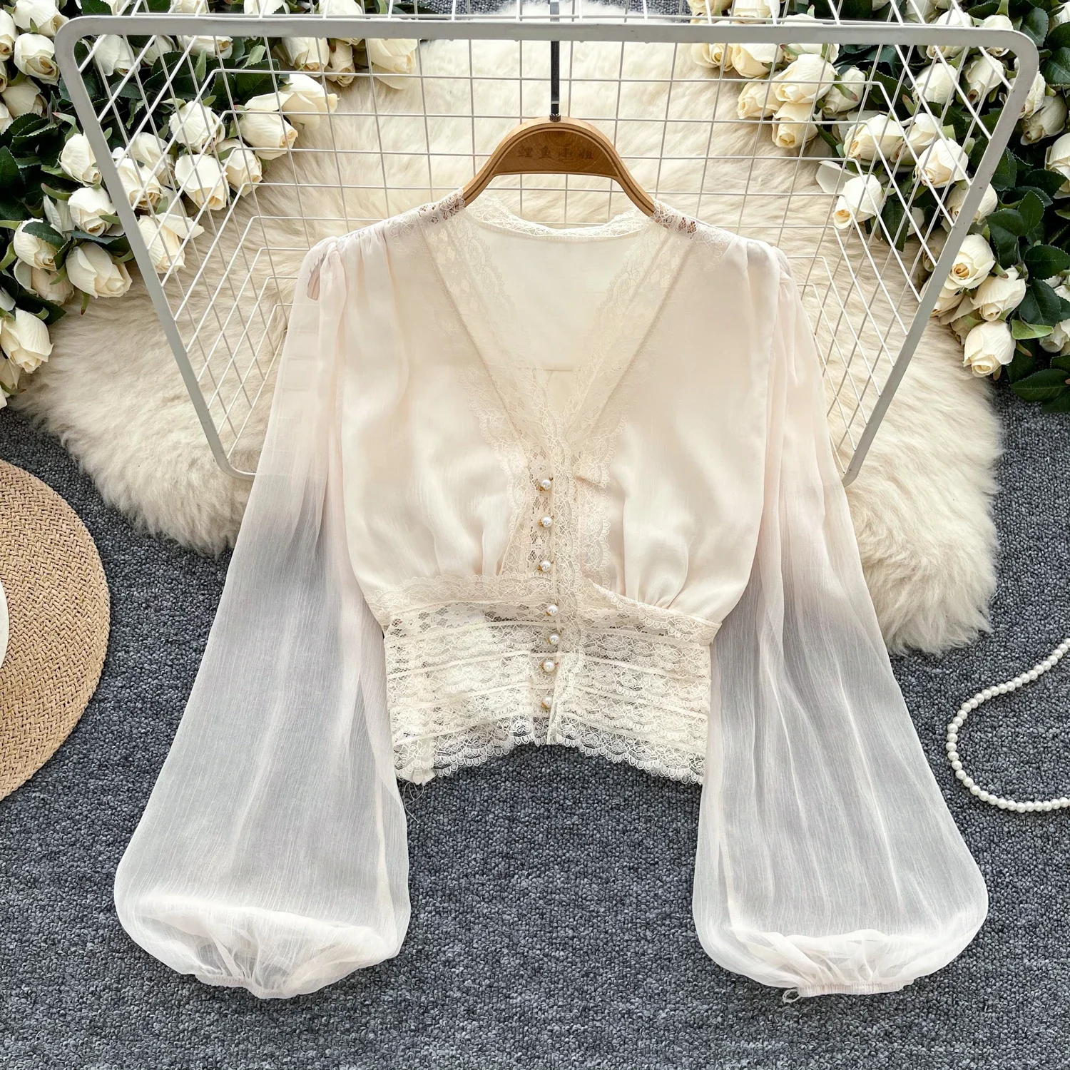 Basics V-neck Elegant Lace Spliced Mesh Casual Long Puff Sleeve Slim Top French Fashion Streetwear High Street Autumn Blouse