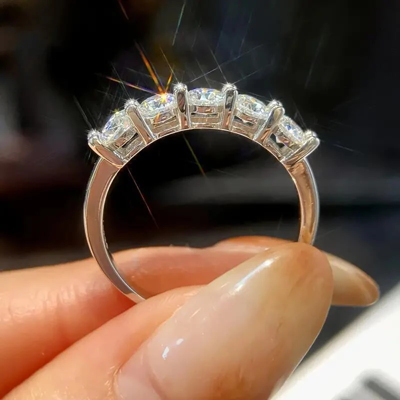 A Simple and Elegant Women's Ring Featuring A 1.5-Carat Moissanite in 925 Sterling Silver.