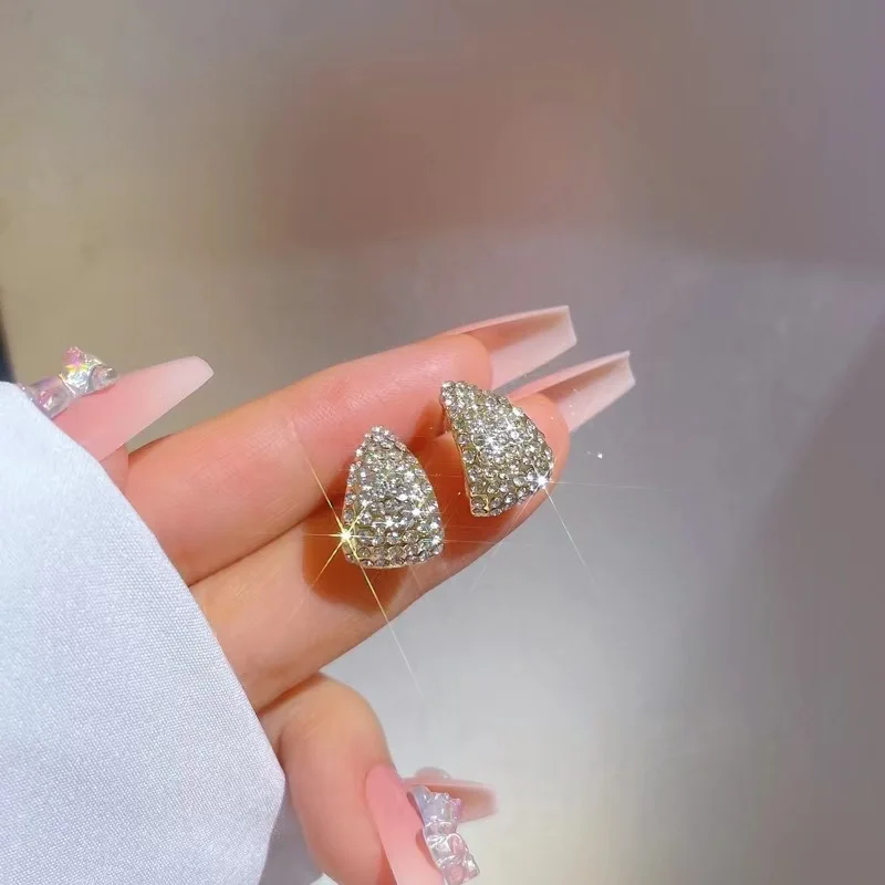 Luxury Korean fashion popular Zircon stud earrings for women exquisite trendy earrings charm jewelry weddings party gift