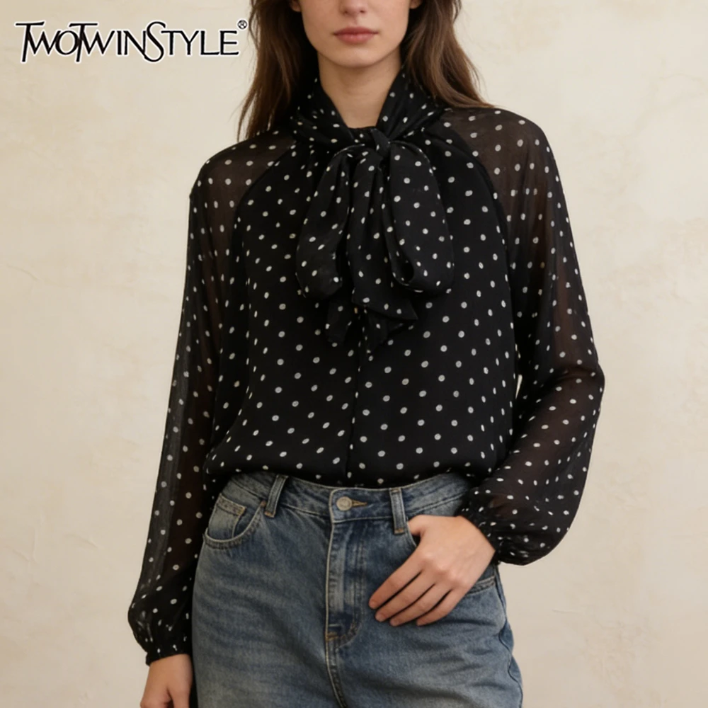 

Женская рубашка TWOTWINSTYLE с принтом в горошек, свободного кроя, с высоким воротником, длинным рукавом, в элегантном французском стиле, весенняя мода