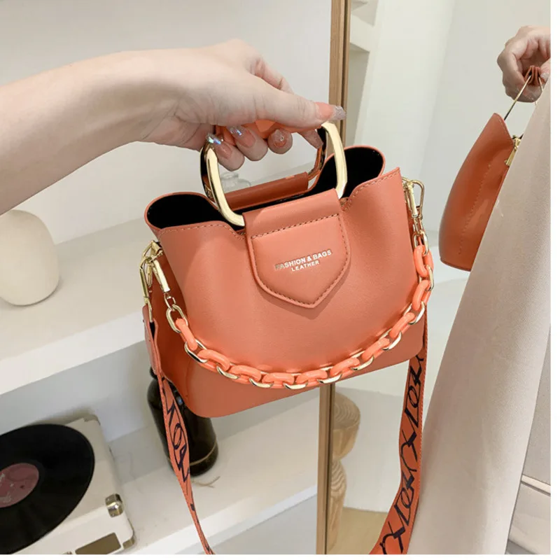 KK  2024 New Summer New Fashion Women\'s Shoulder Bag Simplified Commuting Chain Decorative Handbag Texture Crossbody Bag