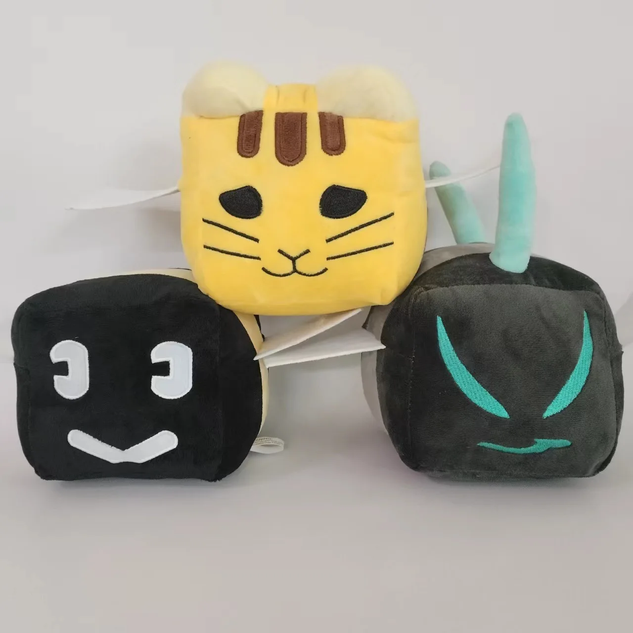 Square Bee Plush Toy Bee Swarm Simulator Plush Cat Doll Soft Throw Pillow To Accompany Sleeping Doll Birthday and Holiday Gifts