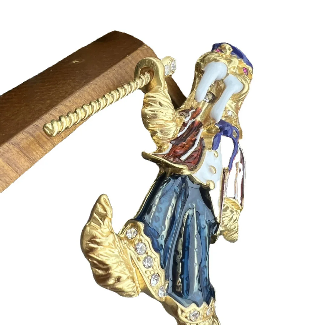 New Creative Seal Sceptre Enmael Middle Pins Brooches For Women Lady Vintage Palace Exquisite Aniamal Badges Suit Office Pines
