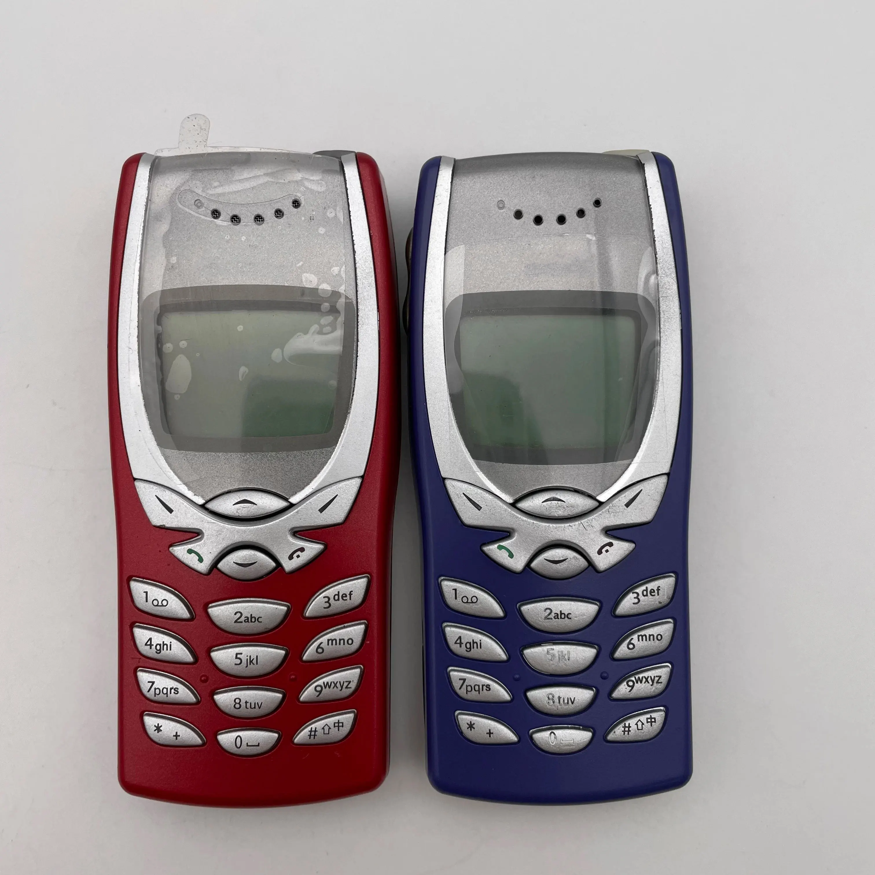 هاتف محمول أصلي 8250 مصنوع في فنلندا يدعم اللغة الإنجليزية بحالة جيدة