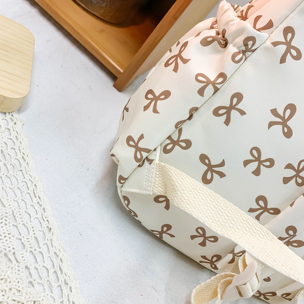 調節可能なストラップ付きデイパック ナイロン学生バックパック リボンプリント 女の子 女性 旅行バッグ かわいいナップザック リュックサック