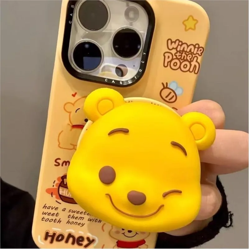 Lindo soporte magnético para teléfono con diseño 3D de Winnie the Pooh, compatible con iPhone 15, 16, 17, funda plegable con carga inalámbrica.