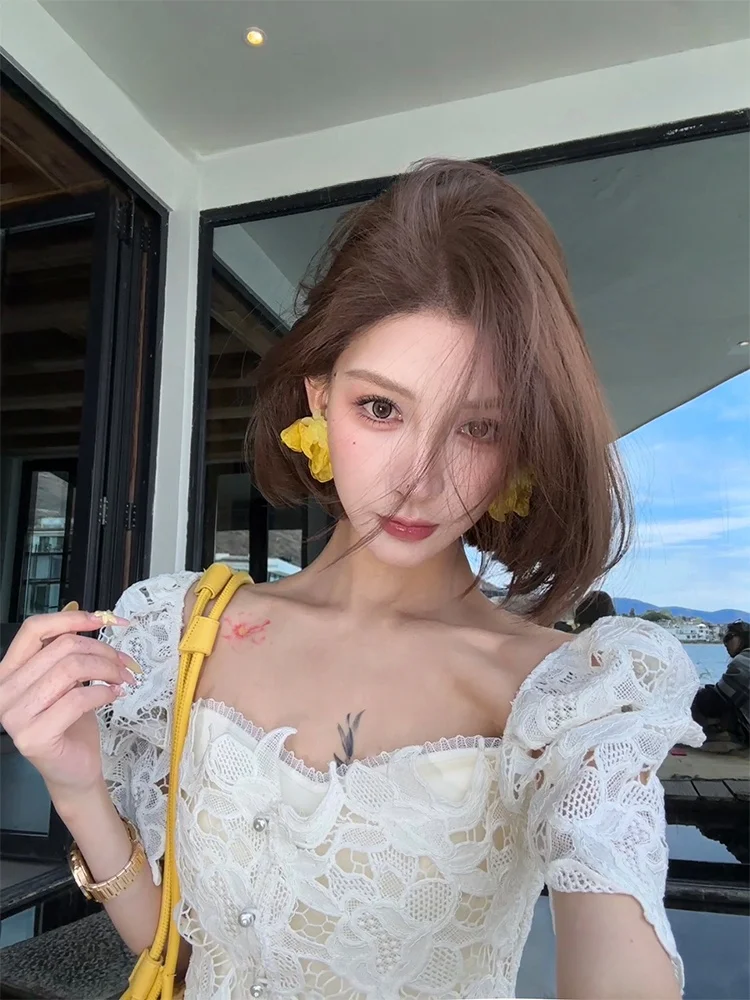 

Оригинальный дизайн: женская кружевная блузка с цветочной вышивкой, короткий рукав, на пуговицах, элегантный французский стиль, весенне-летний наряд