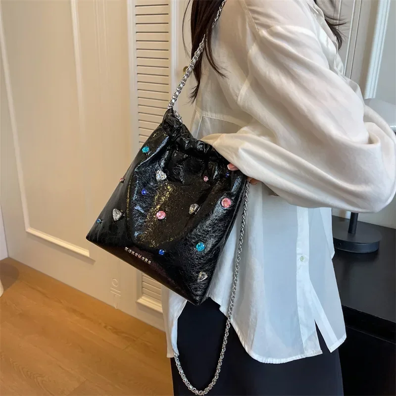 Bolso cruzado de cuero plateado con diseño de diamantes para mujer, bolso de hombro con cadena de moda coreana de diseñador de lujo, 2024