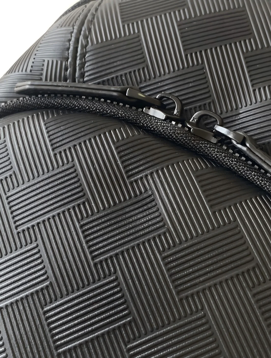 Sac de poitrine classique en cuir grainé pour homme, sac bandoulière durable en cuir de veau