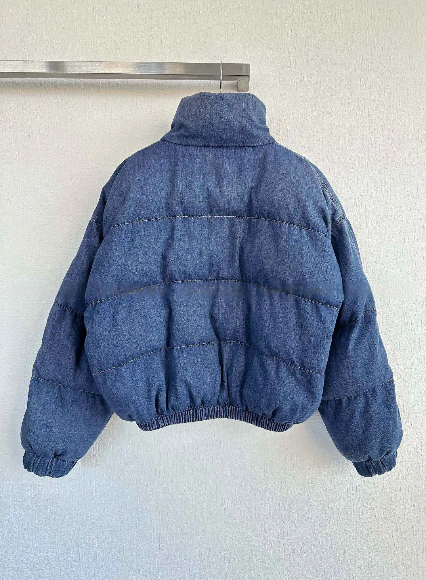 2025 جديد الشتاء المرأة قصيرة أسفل سترة الدنيم معطف الوقوف طوق المشاهير نفس النمط ملابس خارجية الموضة #2