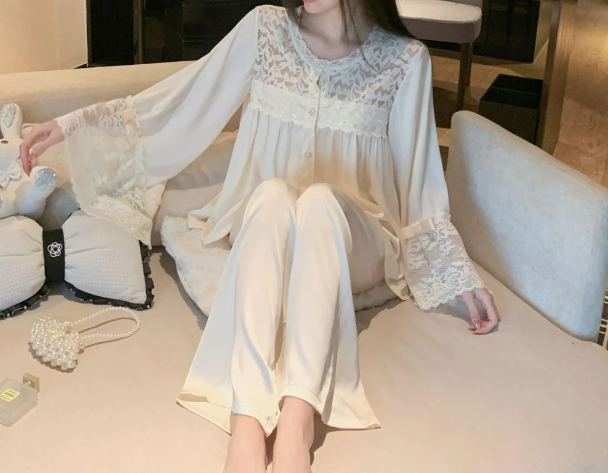 

2026 New Ice Silk Pajamas Women's High-end Lace Lace Sweet Loungewear Set