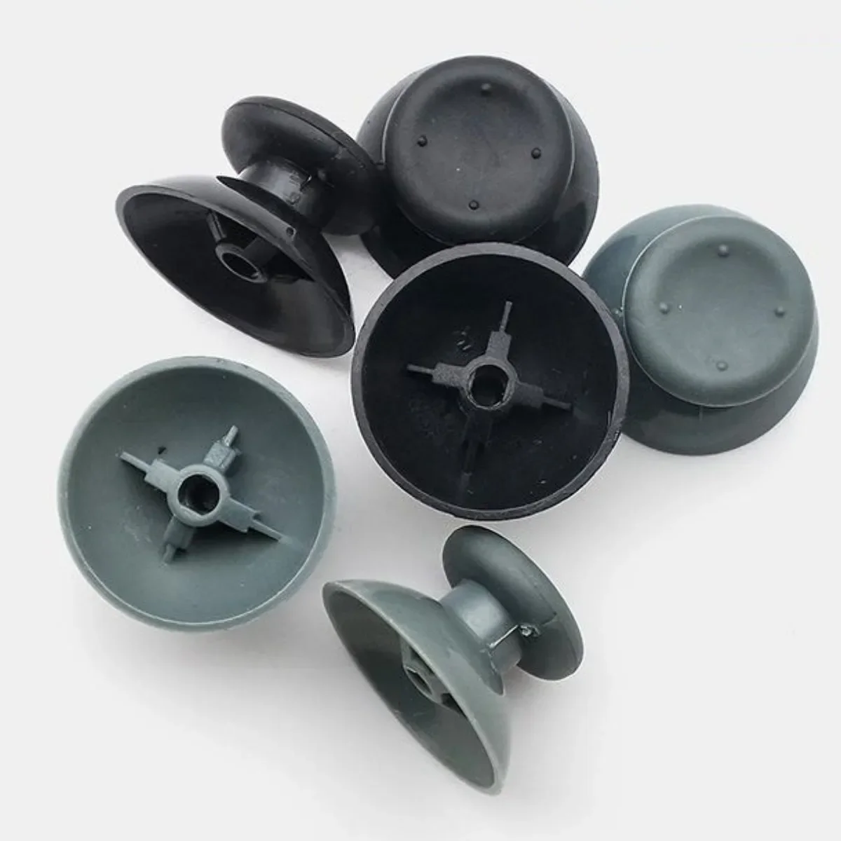 100 sztuk nakładek na analogowe gałki (thumbsticky) do kontrolera Microsoft Xbox 360, czarne/szare, grzybkowe nakładki na joystick. — zdjęcie produktu 3