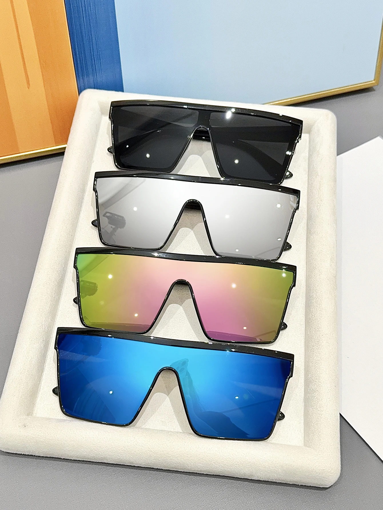 4 Stück modische, übergroße, rechteckige, einteilige Rahmen-Kombinationsbrille – mehrfarbige Gläser mit schwarzem Rahmen
