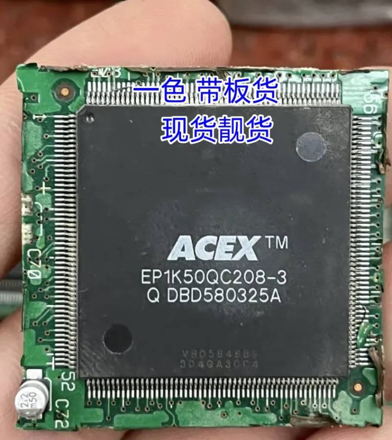 DIXSG used/old EP1K50QC208-3 EP1K50QC208 QFP208 Communication IC chip On the circuit board