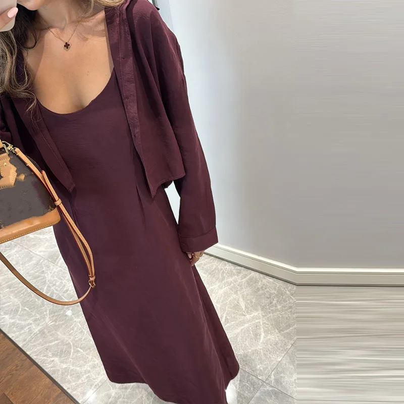 

Элегантная длинная юбка с открытыми плечами и рубашками. Женский повседневный свободный костюм с длинным рукавом из 2 предметов. Осенний модный однотонный комплект на пуговицах с лацканами.