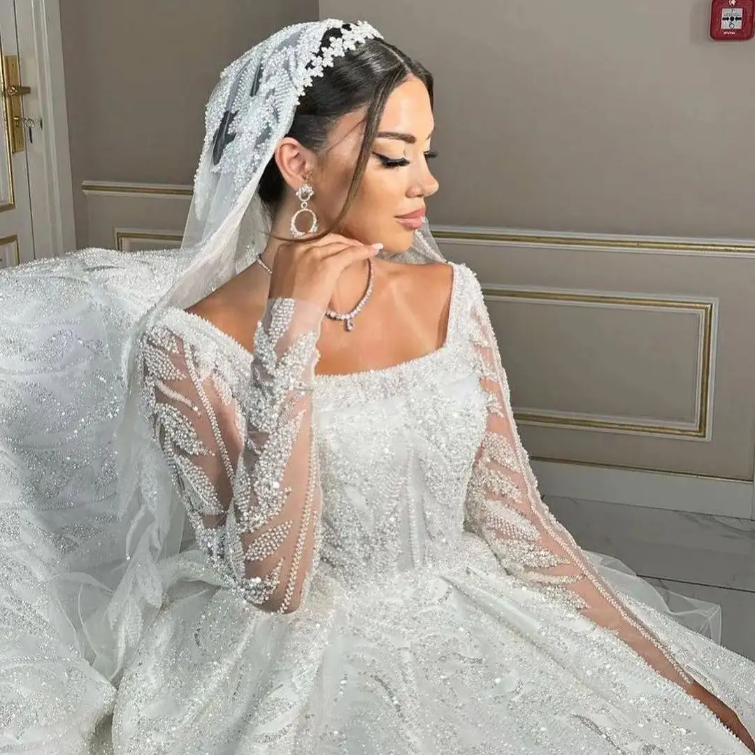 Abiti da ballo bling Abiti da donna Eleganti applicazioni da festa Perline Abito da sposa in pizzo per le donne Sweep Train Vestido De Noiva Personalizzato