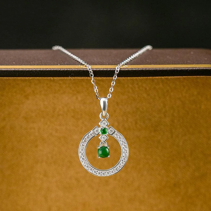 

Classic crystal new natural chalcedony chain necklace light luxury exquisite green small pendant engagement silver jewelry