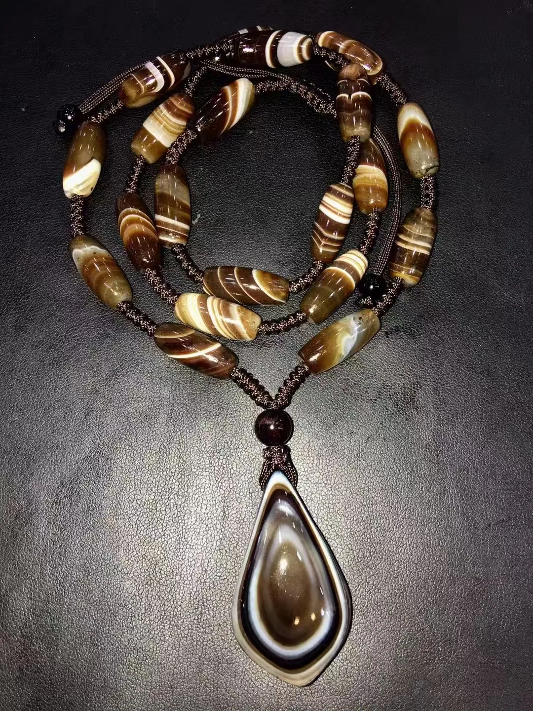 2025 وصول جديد متشابكة العقيق المعلقات قلادة المرأة قلادة النمط الكلاسيكي نوعية جيدة