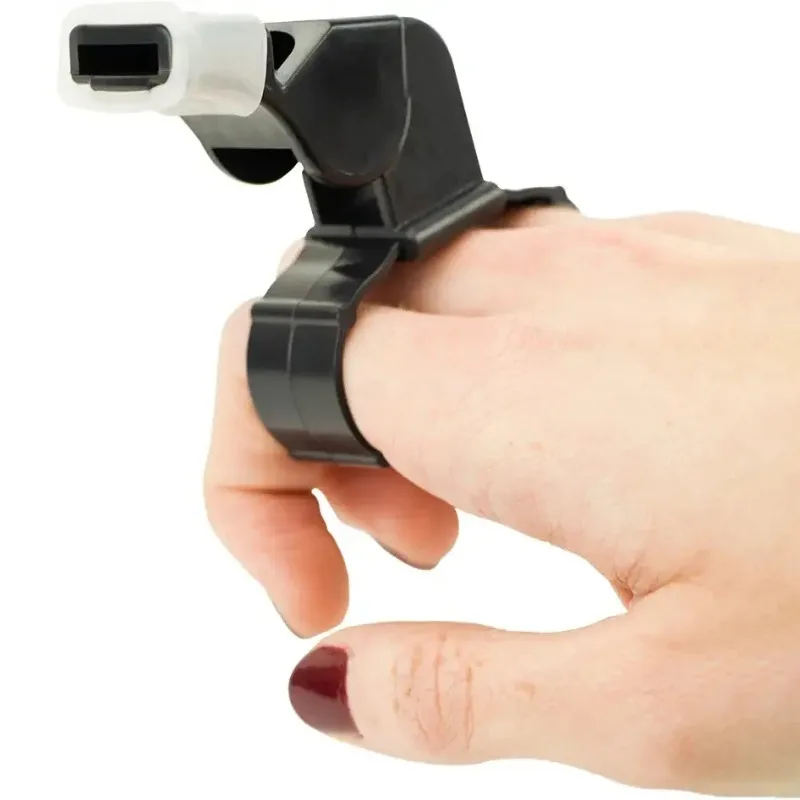 1pcs High Quality New Black Plastic Pealess Finger Grip Sports Skate/Football Referee Mouth Whistle