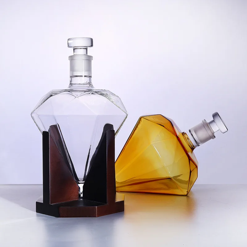 Diamond-Cut 850ml Whiskey Decanter Borosilicate Glass with Airtight Lid Premium Barware for Gin & Rum Elegant Gift for Men