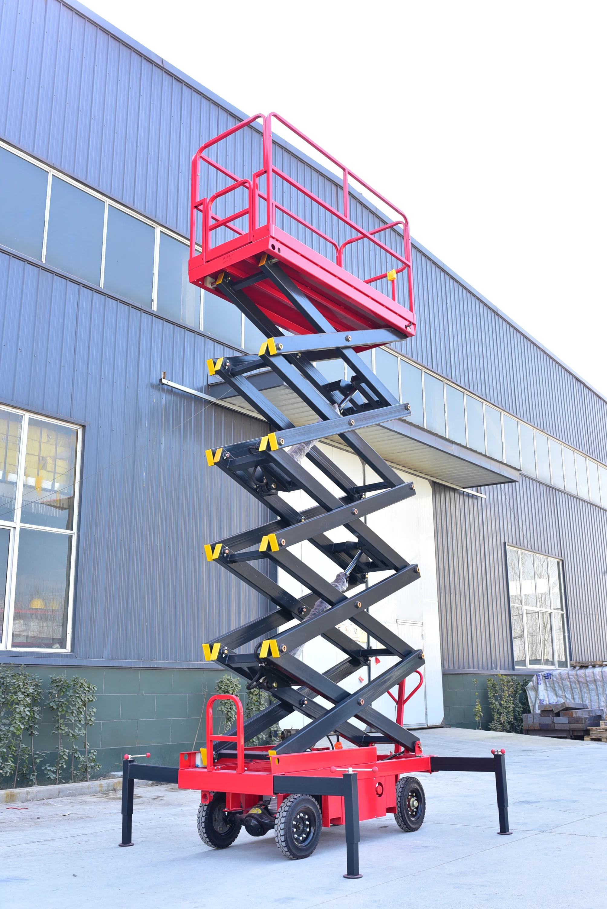 4m 6m 8m 10m 15m Mobile Hydraulic Electric Scissor Lift Table Aerial Work Platform Trailer view 3