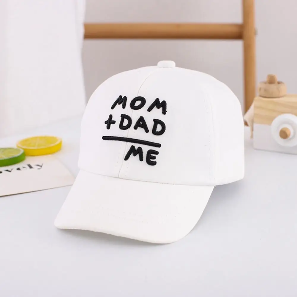 

Повседневные бейсболки с вышивкой MOM + DAD = ME, милые регулируемые детские бейсбольные кепки, весенне-осенние солнцезащитные кепки для мальчиков и девочек