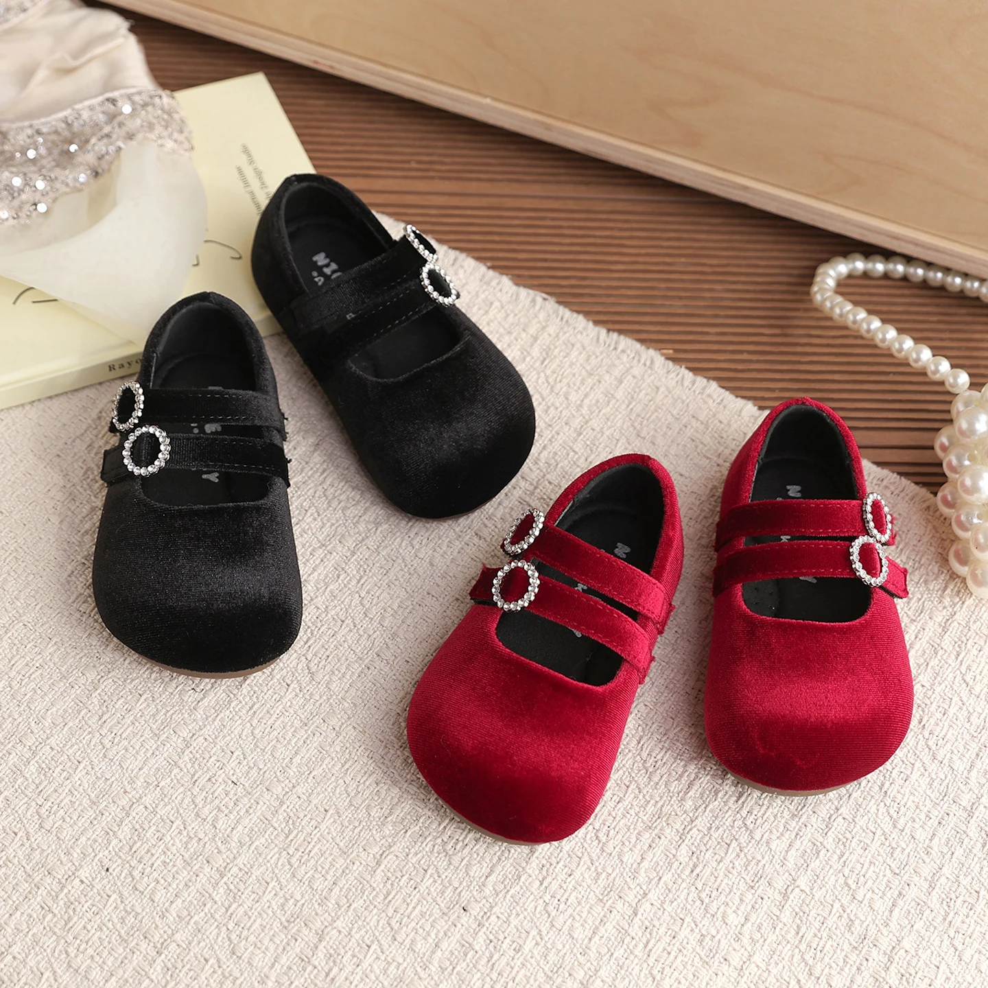 

2026 New Spring Kids Nude Shoes Soft Sole Children Flat Dress Party Solid Color Girls Red Black Grace Noble Velvet Princess