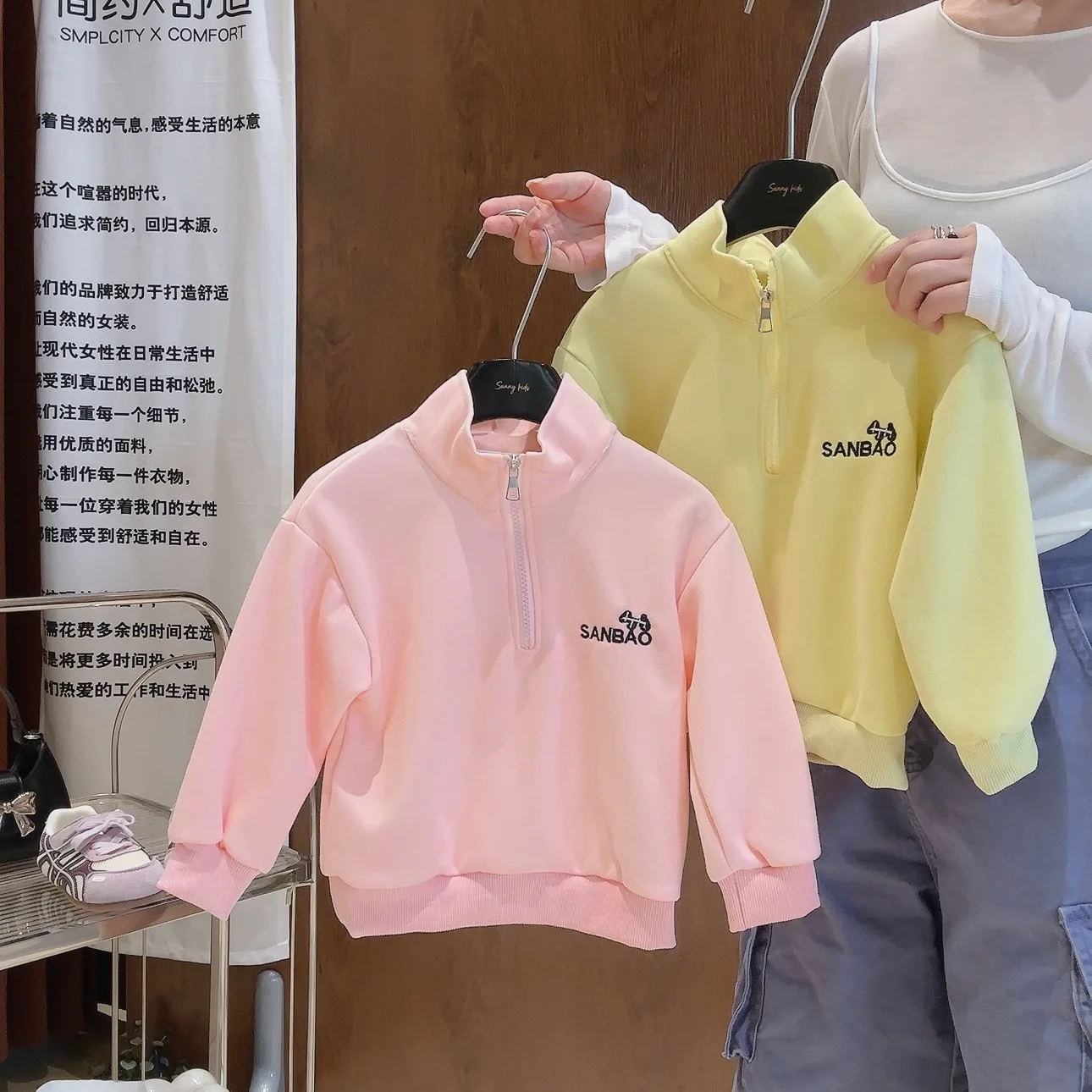 2026 Neue Herbst-Trainingsanzüge für Teenager-Mädchen, 2-teiliges Freizeit-Outfit mit halbem Reißverschluss-Sweatshirt mit Buchstaben und karierten Rüschenhosen – Detail 4