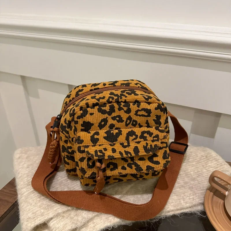 

Fashion shoulder messenger bag versatile popular casual bag niche retro