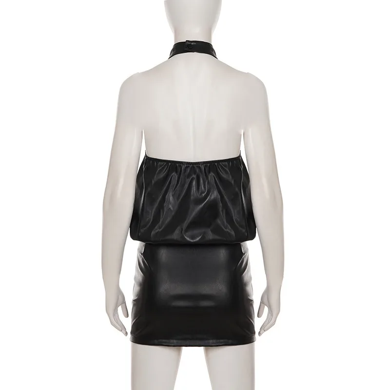 Damska seksowna czarna sukienka mini z ekoskóry, z odkrytymi plecami, na ramiączkach, dopasowana, bez rękawów, drapowana, idealna na imprezę, do klubu, na co dzień, streetwear.